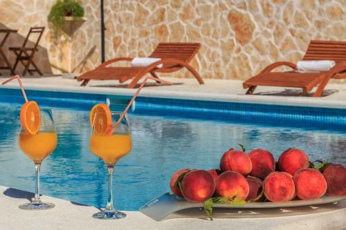 Villa Marta, Near Split, Private Pool And Cinema Room