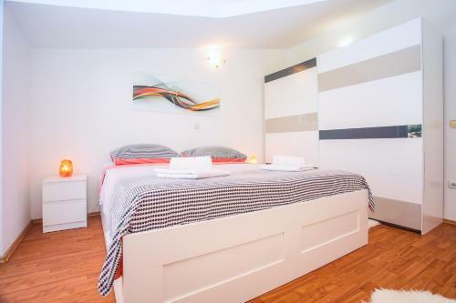Villa Marta, Near Split, Private Pool And Cinema Room