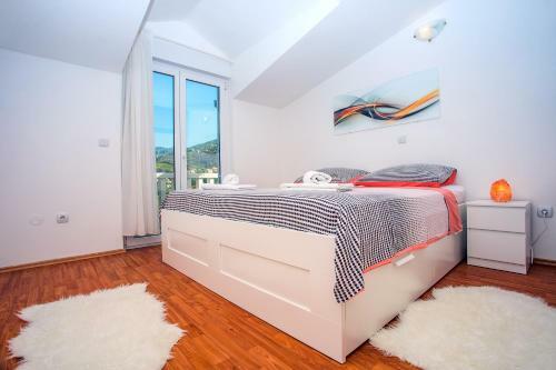 Villa Marta, Near Split, Private Pool And Cinema Room