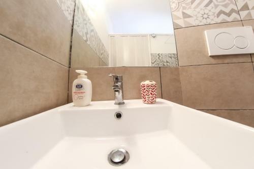 Hostal Dimora Garibaldi Rooms