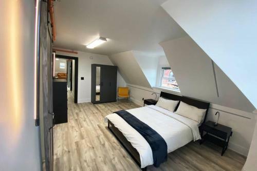 Apartamento Victorian Architecture Dipped In Refined Modernity