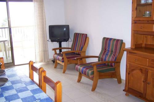 Apartamento En 1� L�nea Con Piscina. Edificio Albatros II