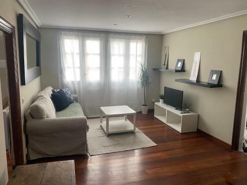 Apartamento Piso En Castrillon A 1.5km de La Playa de Salinas