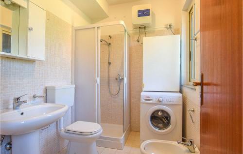 Stunning Home In Sinagra With Wifi And 2 Bedrooms