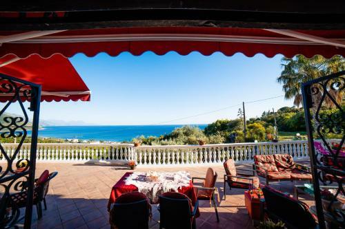 Hostal Chiaro Di Luna