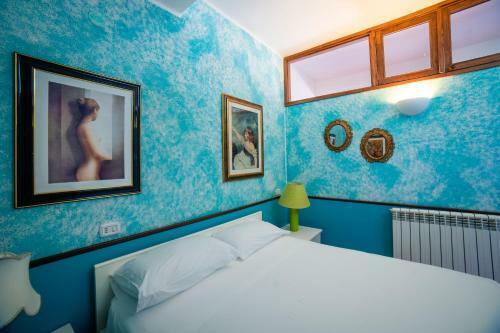 Hostal Chiaro Di Luna