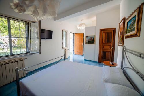 Hostal Chiaro Di Luna