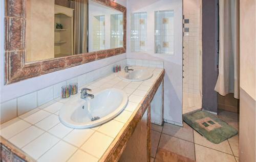 Nice Home In Nyons With Wifi And 3 Bedrooms