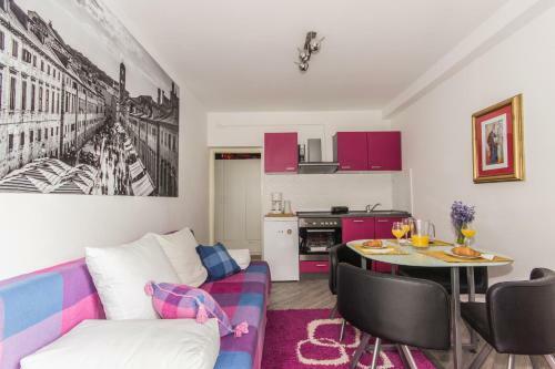 Apartments Laledo