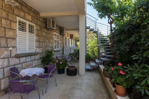 Apartments Laledo
