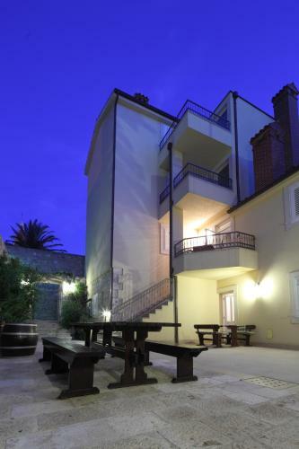 Old Town Studio Apartments