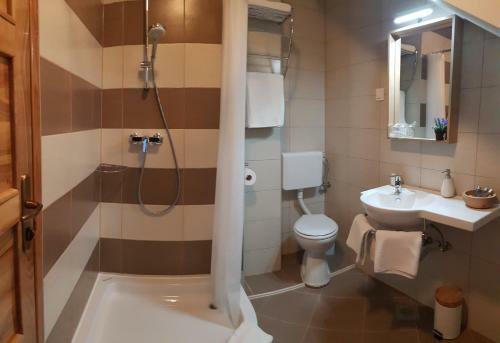 Hostal Apartments & Room Lucas