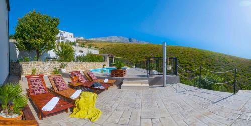 Hill Apartment With Private Pool