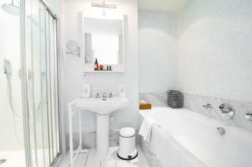 Bliss Hotel