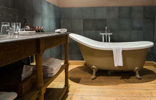 Bliss Hotel