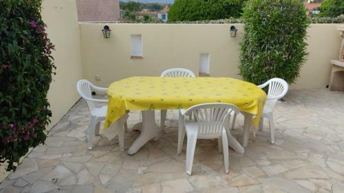 Mas Dans R�sidence Avec Grande Piscine