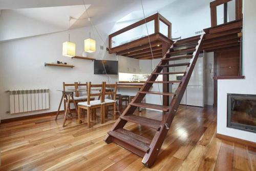 Apartamento Atico Con Chimenea