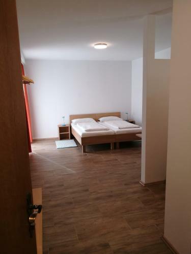 Posada Dorfbuschenschank Mirth