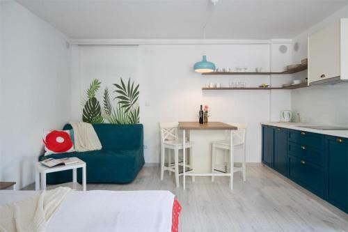 Marina House With Brand New Apartments