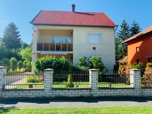 Elvira Apartman