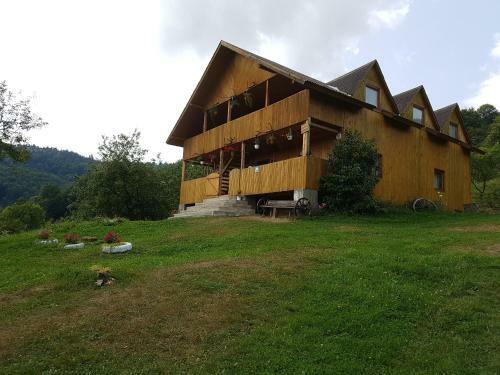 Lodge Cabana Suciu