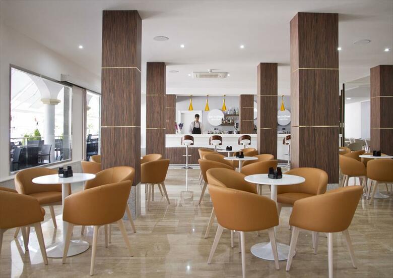 Hotel Los Delfines