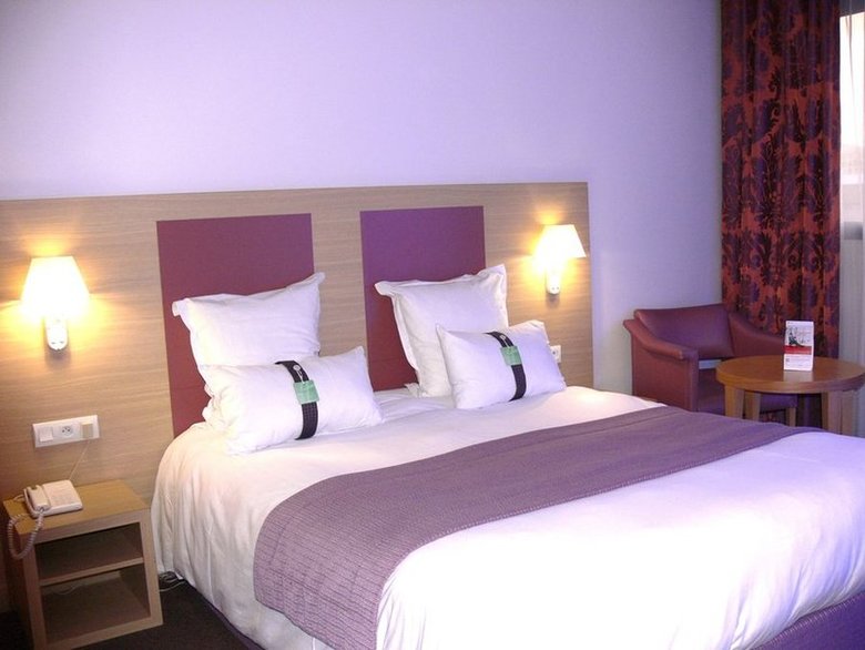 Hotel Holiday Inn Loire Valley(.)