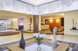 Hotel Holiday Inn Loire Valley(.)