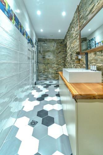 The Pomegranate Stone House - 5 Mins To Batsi