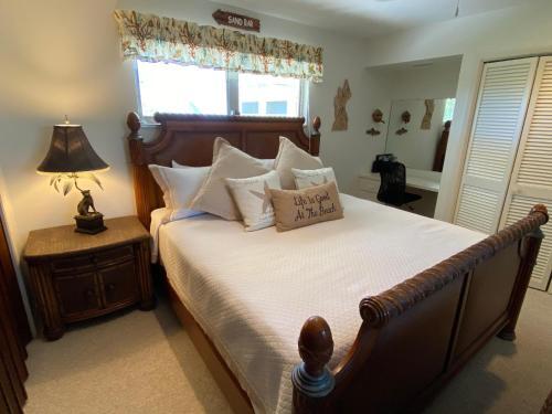 21530 Madera Rd - Bay Front Pool Home