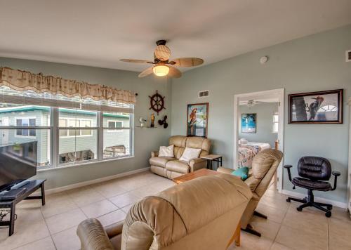 718 Estero Boulevard