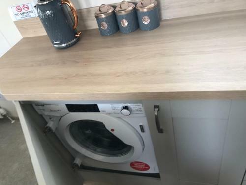 Dees Caravan Lettings Kingfisher Elm 483