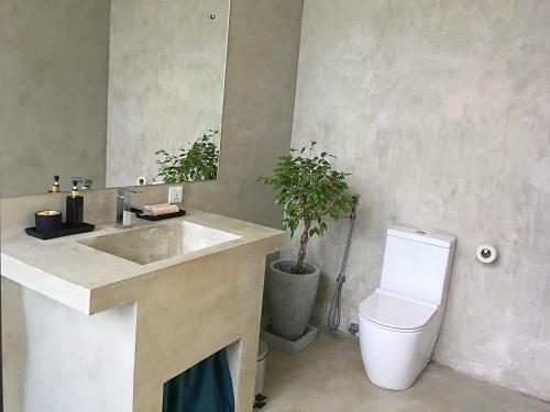 Naked Villa