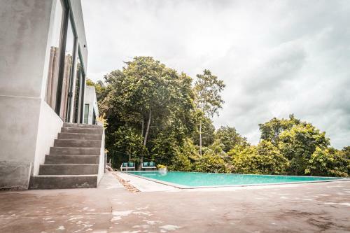 Naked Villa