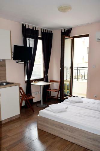 Flora Beach Apartaments