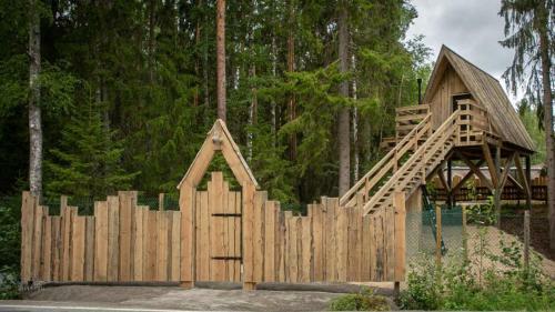 �ht�ri Zoo Villa Ursus