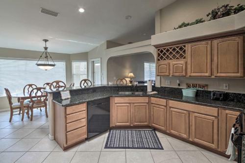 Modern Lake Havasu Oasis With Putting Green And Bbq!