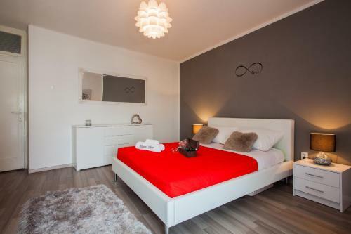 Royal View Apartment