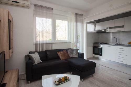 Royal View Apartment