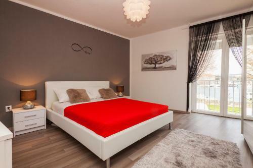 Royal View Apartment
