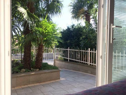 Hostal Rooms And Apartment Lia