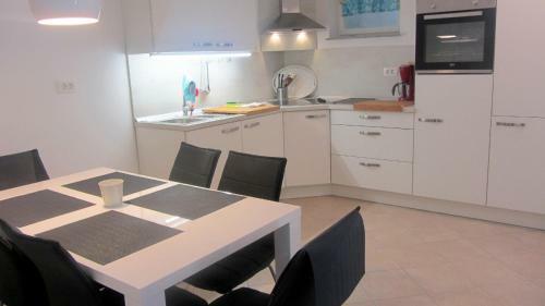 Hostal Rooms And Apartment Lia