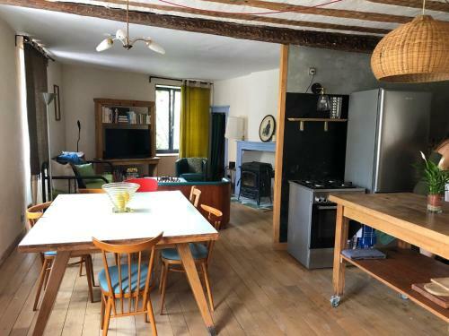 Maison Pr�s De La Rivi�re