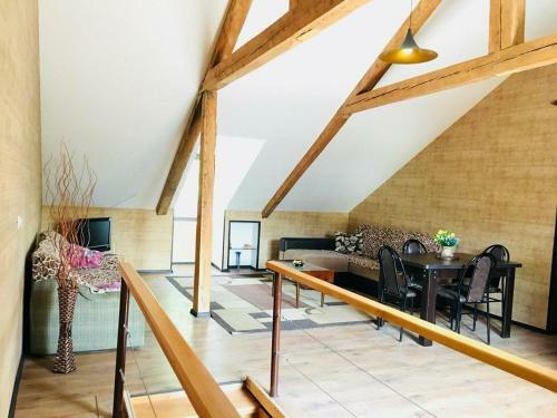 Beautiful Apartment On Atoneli