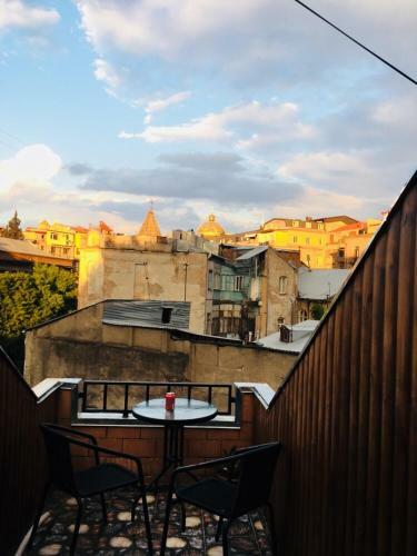 Beautiful Apartment On Atoneli