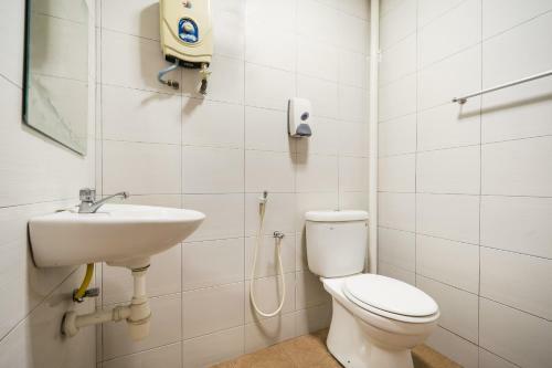 Oyo 301 River Inn Hotel