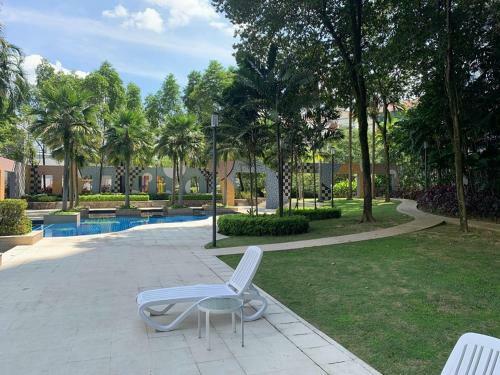 Amisha Home Design & Comfortable 2 Bedrooms Apartment