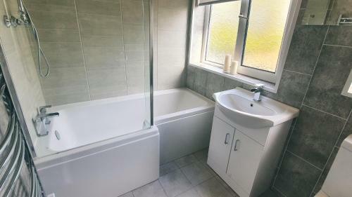 Garden Dwellcome Home 3 Bedroom House