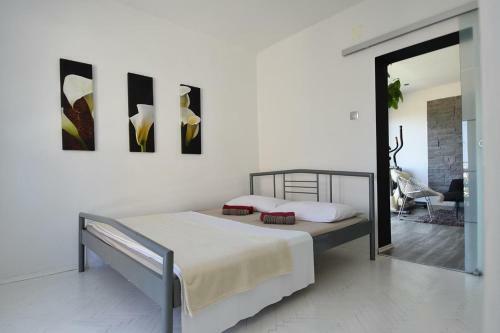 Marko Two Bedroom Apartment With Sea View