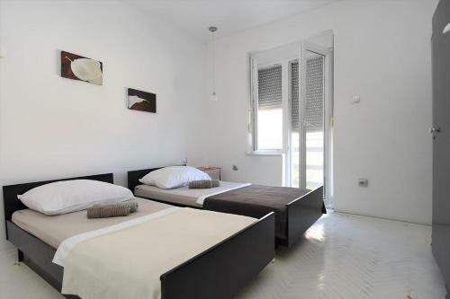 Marko Two Bedroom Apartment With Sea View